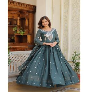 Conjunto de Vestido largo de Georgette de estrella pura de alta calidad con bordado de lentejuelas pesadas y Dupatta para colección de funciones y fiestas - Product Image 1