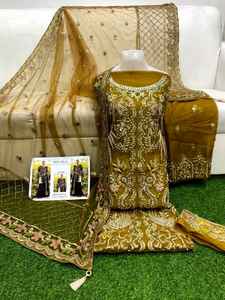 Vêtements de créateur indiens et pakistanais en velours brodé lourd Shalwar Kameez pour femmes, vente en gros - Product Image 4