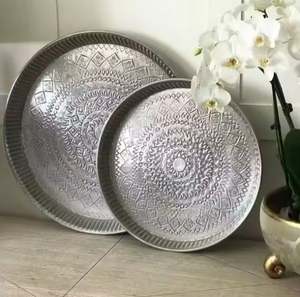 Plaque en aluminium décorative Fresh Arrival Home pour servir des aliments dans un design moderne et unique - Product Image 1