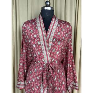 Vestido Kimono Bohemio Chic Vintage de Seda Reciclada para Mujer, Ideal para la Playa, el Resort, el Hogar o como Túnica de Baño - Product Image 2