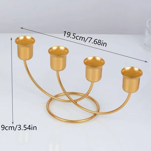 Bougeoir vintage en métal avec finition dorée idéal pour les intérieurs rustiques des maisons de ferme ou les chambres vintage confortables - Product Image 1