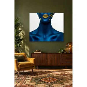 Impresión en lienzo de Fida con rostro pintado de azul y labios dorados - Product Image 1