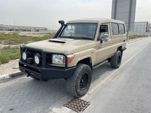 Meilleure Offre LandCruisers 70 |   Conduite à droite uniquement |   Moteur diesel 4,5 L |   SUV tout-terrain commercial 4x4 - Product Image 2