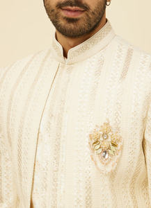 Sherwani en soie de qualité supérieure Vente en gros pour hommes Sherwani Derniers vêtements ethniques pour hommes Vêtements de mariage traditionnels indiens - Product Image 4