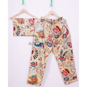 Indien fait à la main 100% coton femmes romantique 3 pièces nuisette ensemble col en v manches longues respirant taille élastique main Floral avant - Product Image 3