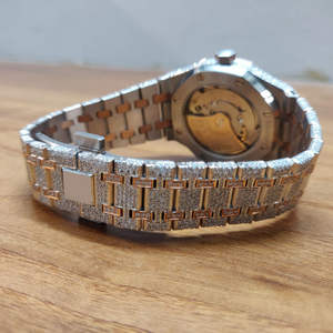 Montre glacée en diamant Moissanite avec montre de luxe conçue et de style moderne pour hommes par des exportateurs indiens - Product Image 5