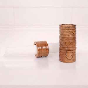 Anneaux de serviette en rotin élégants Expérience culinaire raffinée Décoration de table en osier - Product Image 4