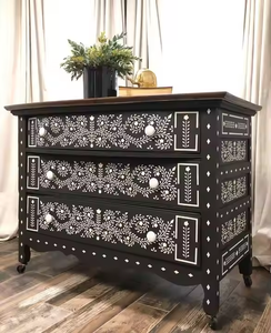 Mesa de Noche Moderna con Incrustaciones de Hueso y Diseño Floral, Cajonera, Mueble de Dormitorio Pulido a Mano por Crescent Crafts - Product Image 3