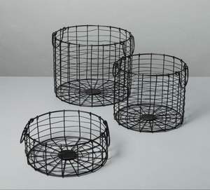 Juego de 3 cestas de hierro para entornos modernos y de granja que proporcionan una forma elegante de almacenar elementos esenciales para el hogar - Product Image 1