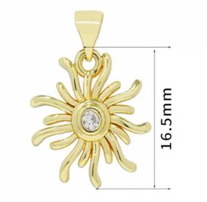 Colgante de Sol de Latón chapado en oro de 18 quilates de alta calidad, dijes de moda, piedra de circón, lindo para bodas, fiestas, colgante hecho a mano de La India - Product Image 1