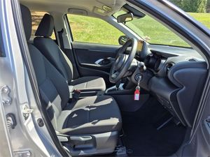 EXCELENTE Auto Usado <span class=keywords><strong>Toyota</strong></span> <span class=keywords><strong>Yaris</strong></span> <span class=keywords><strong>Cross</strong></span> GX 1.5P CVT FWD SUV <span class=keywords><strong>2023</strong></span>, Envío a Todo el Mundo - Product Image 2