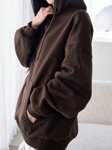 เสื้อฮู้ดดี้ผู้หญิงทรงโอเวอร์ไซส์ ผ้าฟลีซถักนิตติ้ง 100% ผ้าฝ้าย สีน้ำตาลเข้ม แบบสั่งทำพิเศษ ไหล่ตก ทรงหลวม น้ำหนักมาก เหมาะสำหรับฤดูหนาว สไตล์ลำลอง - Product Image 3