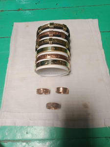 Grand bracelet en cuivre lourd de 15mm fait à la main de l'Inde accessoire de mode en cristal de bracelet bio magnétique à vendre - Product Image 2