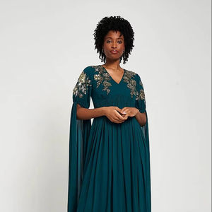 Robe de bal modeste pour femme, coupe trapèze, col en V, broderie, corsage orné à la main, manches longues avec voile, longueur au sol, naturelle et écologique - Product Image 1