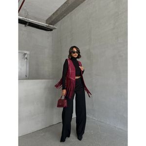 เสื้อกั๊กพู่ห้อยสีแดงเบอร์กันดีสำหรับผู้หญิง ยี่ห้อท็อปโชว์ สินค้าขายส่ง - Product Image 2