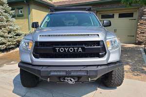 รถยนต์มือสอง ปี 2017 โตโยต้า ทันดรา SR5 ครูว์แม็กซ์ ขับเคลื่อน 4 ล้อ พวงมาลัยซ้าย/ขวา - Product Image 2