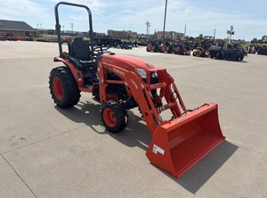 รถแทรกเตอร์ล้อยาง Kubota mini LX2620HSD พร้อมที่ตักด้านหน้า ขับเคลื่อน 4 ล้อ เกียร์ดีเซล เหมาะสำหรับงานเกษตรกรรม จัดสวน และงานดิน - Product Image 5