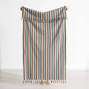 Serviette de plage turque en gros - Hammam multicolore rayé 100% coton turc, fournisseur OEM pour hôtels, piscines et spas - Product Image 2
