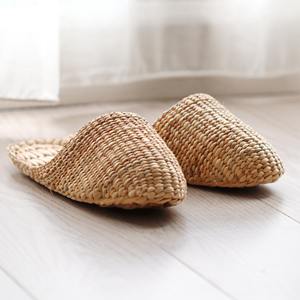 Sandalias de hombre de jacinto de agua con punta cerrada, precio más bajo, sandalias deslizantes trenzadas a mano sostenibles - Product Image 2