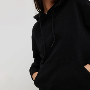 Sweat à capuche surdimensionné noir pour femmes 100% coton Streetwear pull goutte épaule sweats à capuche pour femmes plaine Logo personnalisé blanc en gros - Product Image 4