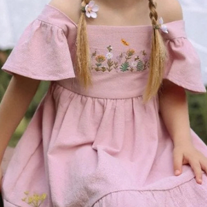 Robe brodée à la main en lin doux pour bébé fille Style décontracté pour le premier anniversaire des tout-petits OEM Made in Vietnam - Product Image 5