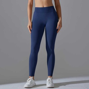 Mallas deportivas ligeras transpirables con patrón sólido para mujer, pantalones de Yoga con cintura elástica y fruncidos - Product Image 1