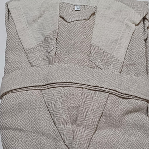 เสื้อคลุมอาบน้ำชายชุดคลุมอาบน้ำประดับเพชรสีเบจ - Product Image 2