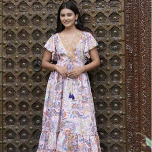 Vestido maxi de poliéster para mujer con mangas de murciélago y cuello en V, estilo bohemio, color rosa, estampado digital y mangas cortas. - Product Image 1