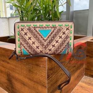 Embrayage Offre Spéciale usiné à la main sculpture coque de téléphone élégant en cuir véritable nouveau Design bracelet portefeuille multi-utilisations portefeuilles occidentaux - Product Image 1