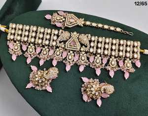 Collier ras du cou clouté Kundan plaqué or antique avec goutte de perles, boucle d'oreille et ensemble Maang Tikka ensemble de mariage traditionnel pour femmes - Product Image 6