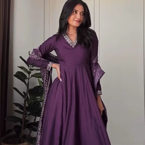 Conjunto de Salwar Kameez de Seda Jalpari con Lentejuelas Dori, Falda Palazzo de Cuatro Puntos y Cinco Metros con Estampado Digital, Dupatta de Seda para Fiesta, Estilo Bollywood - Product Image 4