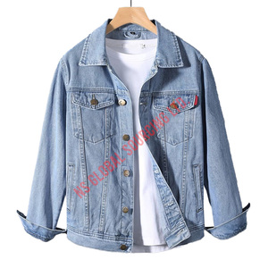 Veste en jean élégante pour homme avec effet délavé vintage et fermeture à boutons durable, parfaite pour un usage quotidien en plein air. - Product Image 1
