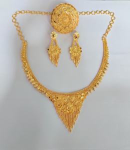 Bague collier boucles d'oreilles personnalisée OEM sertie de bijoux de style luxe plaqués or 22 carats à vendre par les exportateurs - Product Image 4