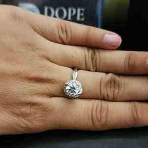 แหวนหมั้นเพชรเม็ดเดี่ยวจากหินธรรมชาติ ทองคำแท้ 18KT สแตนเลสสตีล สำหรับทุกเพศ ทันสมัย ใส่ได้ทุกวัน DOPE JEWELLS รับรองโดย IGI - Product Image 6