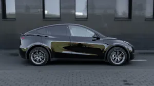 MODEL Y Long Range 2022 d'occasion, faible kilométrage, automatique, toit ouvrant panoramique, feux LED, feux diurnes LED, 6 places, prêt à rouler - Product Image 3