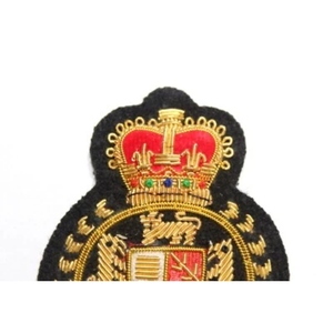 Insignias bordadas a mano de alta calidad hechas a medida El mejor diseño Insignias bordadas de última moda - Product Image 3