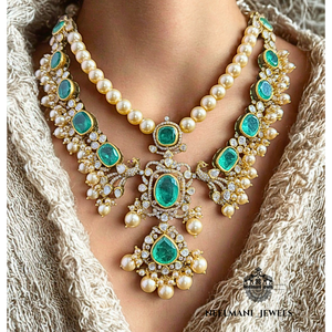 สร้อยคอเงินผู้หญิงจากเมืองชัยปุระประดับมุกสีขาวและพลอยมรกตสีเขียว - Product Image 1