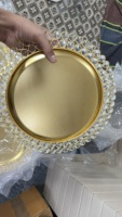 Assiette de présentation moderne en fer doré brillant, peinte à la main, avec design personnalisable et logo sur mesure, disponible toute l'année