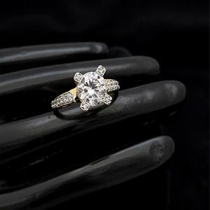 Bague élégante à la mode de meilleure qualité de finition d'or pour la fonction et la collection de vêtements de mariage de partie pour des femmes et des filles - Product Image 1