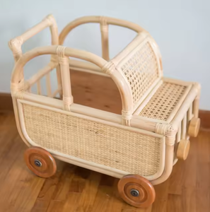 Coche de juguete de ratán hecho a mano para niños, con ruedas de madera, para jugar en interiores. - Product Image 2