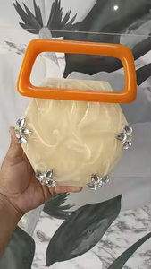 Bolso de mano de resina de marfil negro y nacarado de moda hecho a mano de diseño único por Crescent Crafts - Product Image 6