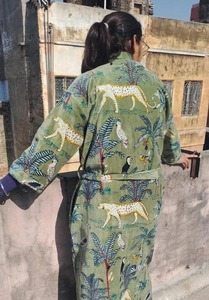 Femmes vert velours col en v manches longues genou longueur Animal imprimé doux Kimono Robe maison porter vêtements de détente cordon vêtements de nuit - Product Image 2