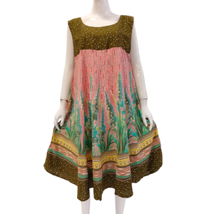 Vestido casual tipo capa sin mangas con cuello redondo de Chrysanta - Product Image 2