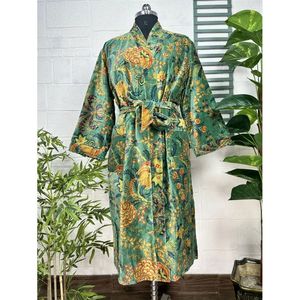 Elegante Bata Floral Verde Malibu Azulado de Lujo Unisex, Chaqueta Reversible de Otoño Invierno con Forro de Seda, Vestido de Novia de Terciopelo de Lujo - Product Image 3