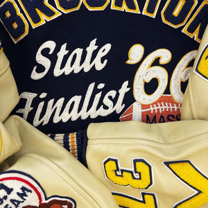 Blousons bombardiers brodés avec logo personnalisé OEM Blouson rétro de baseball Letterman à manches en cuir pour hommes - Product Image 2