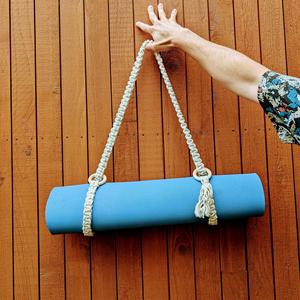 Vintage Bohemian Macrame Yoga Mat Correa Mochila multifunción hecha a mano de La India - Product Image 1
