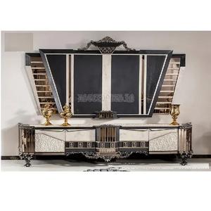 Meuble TV polonais métallisé de style royal pour le salon Meuble TV formel polonais métallique traditionnel Meuble TV argent métallisé Victoria - Product Image 1
