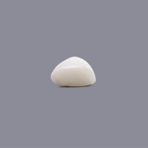 Piedra Preciosa Suelta de Coral Blanco de 7.25 Quilates, Corte Ovalado Sintético de 10 mm, Efectos Rojo Rosado, Calibrada, Efectos Ópticos Especiales, Triángulo de 8 mm - Product Image 3