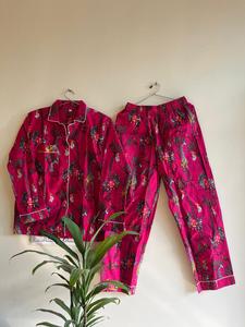 Pijama de traje de noche de algodón rosa para mujer con cuello en V con hermoso estampado de animales transpirable estilo suave y sexy - Product Image 3