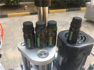 Máquina automática de llenado y tapado de botellas de aceite esencial 2000BPH Línea de envasado de líquidos - Product Image 5